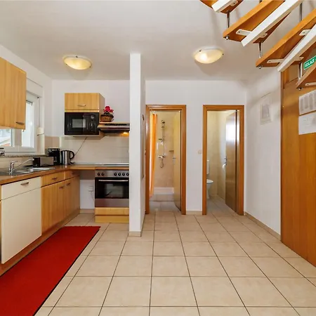 Stefica アパート ロパール