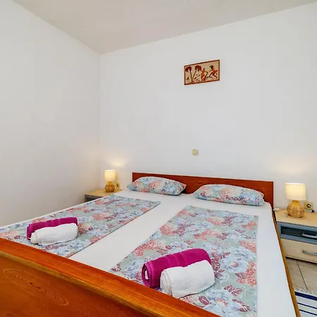 アパート Stefica ロパール