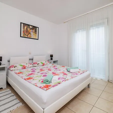 Stefica アパート ロパール