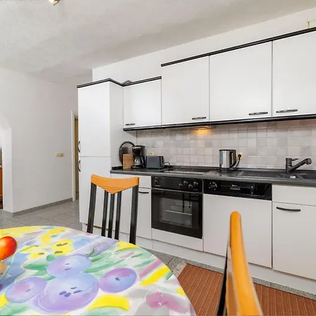 アパート Stefica ロパール